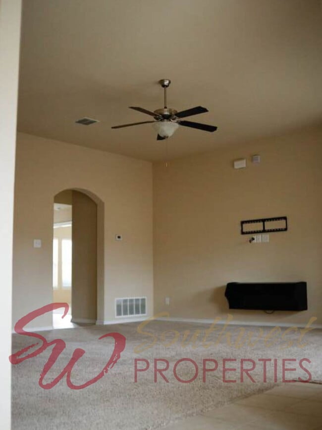 Building Photo - Spacious home in excellent area