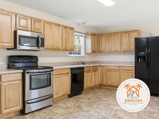 Foto del edificio - Charming 3-Bedroom Home with Spacious Open Layout – Minutes from Downtown Pensacola!