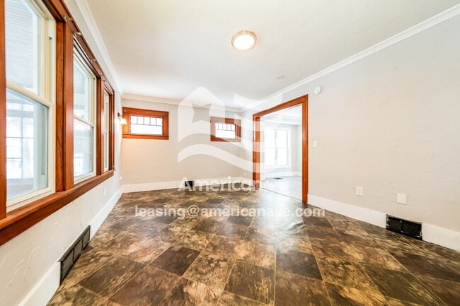 Building Photo - 49 Jackson St