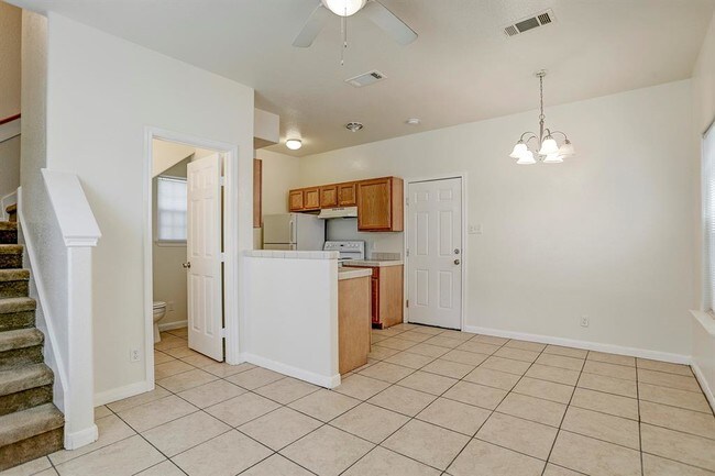 Foto del edificio - 6841 Larkstone St