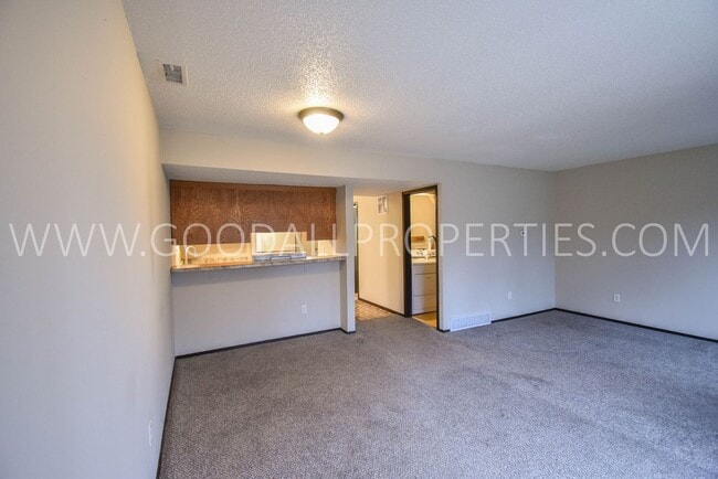 Foto del edificio - Get half off your first month’s rent when ...