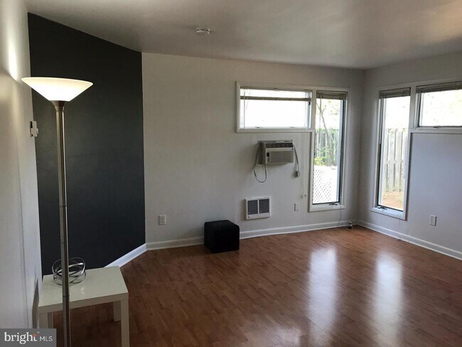 Foto del edificio - 9915 Montauk Ave