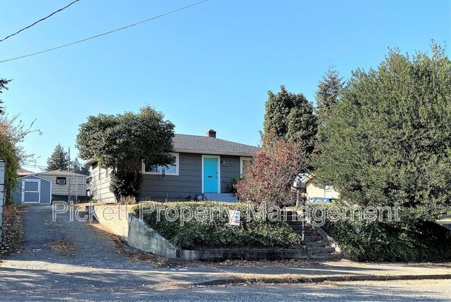 Building Photo - 631 Bertha Ave