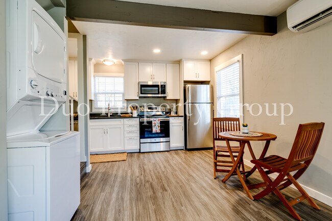 Building Photo - 752 Madison St