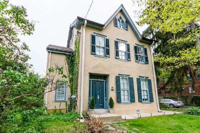 Foto del edificio - 224 West Walnut Lane