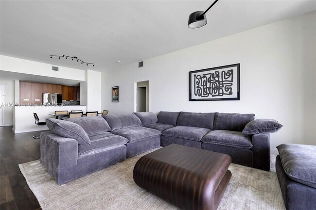 Foto del edificio - 7901 Hispanola Ave