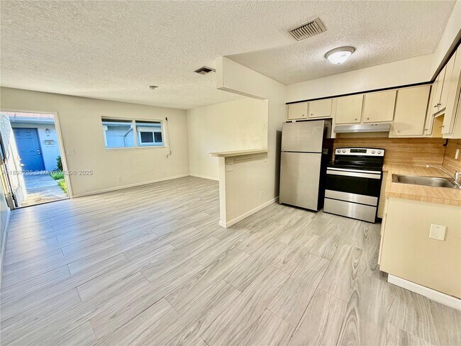 Foto del edificio - 1821 N 17th Ct