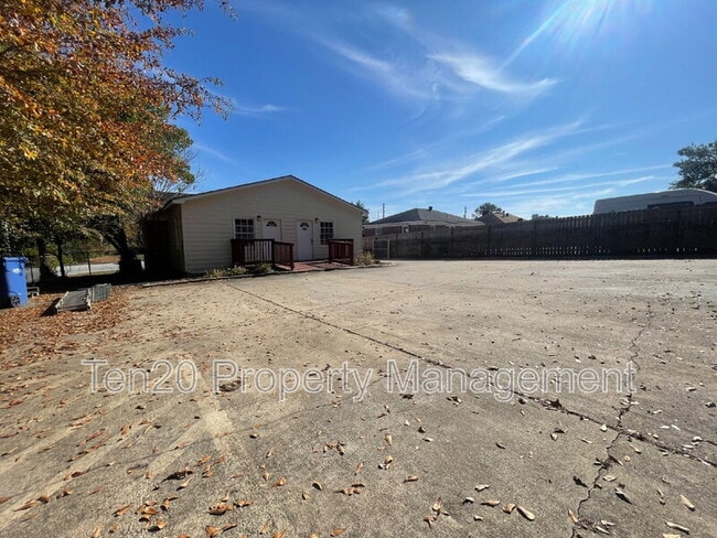 Foto del edificio - 4741 Armour Rd