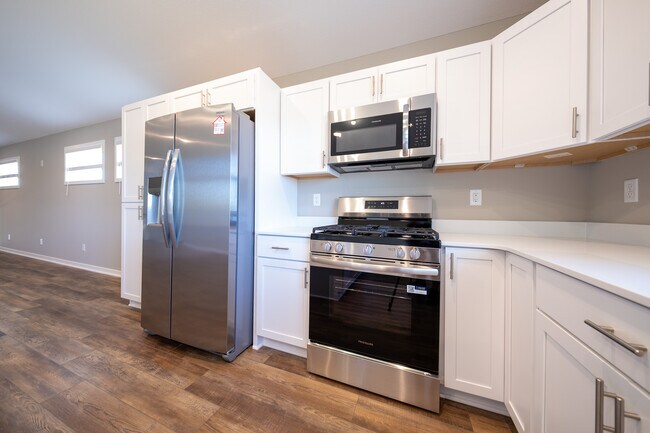 Building Photo - 1121 Dorothy Ln