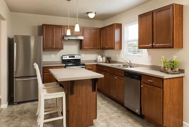 Building Photo - Newer Home near Outstanding Schools!
