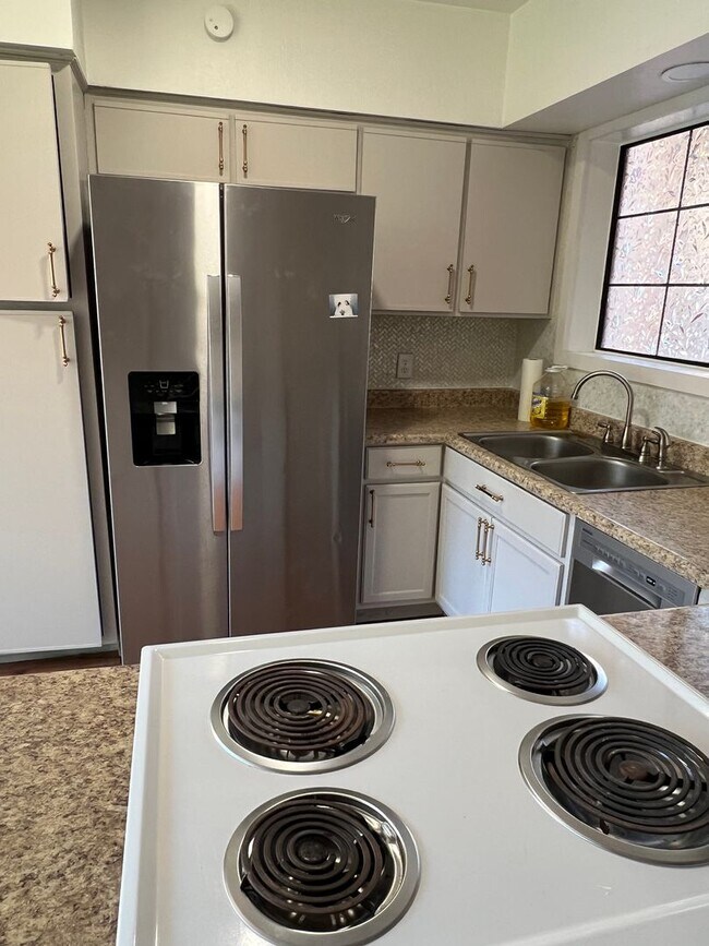 Foto del edificio - 3 Bedroom 2 bath Condo in Midvale!