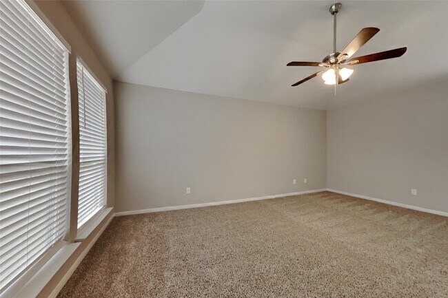 Foto del edificio - 15402 Streetcar Ct