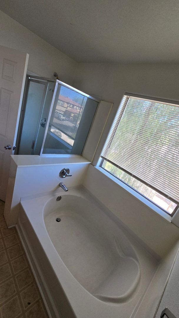 Building Photo - 8560 N 63rd Ln