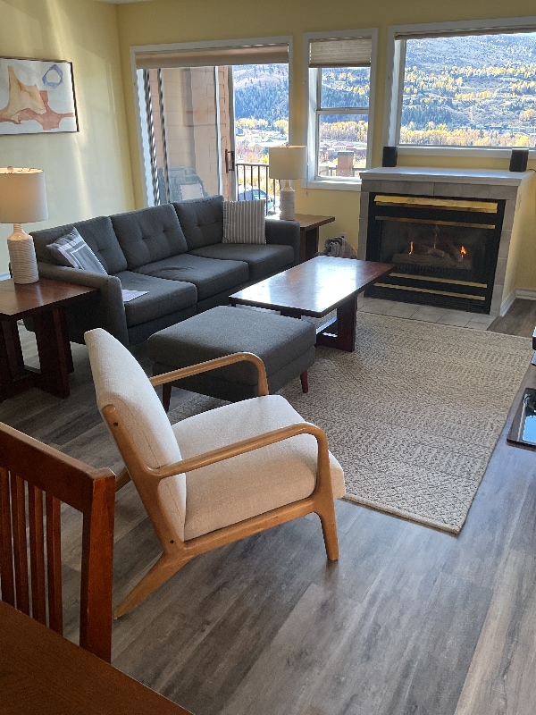 Primary Photo - 460 Moonridge Dr