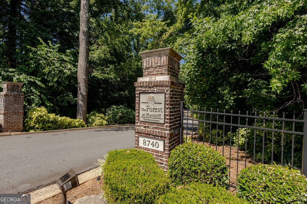 Primary Photo - 8740 Roswell Rd