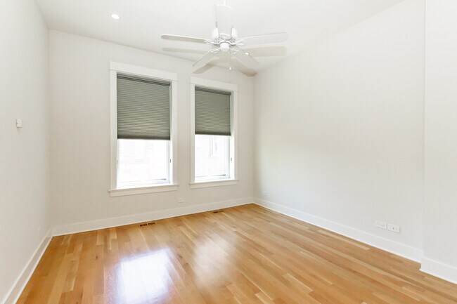 Foto del edificio - 1541 N Bell Ave