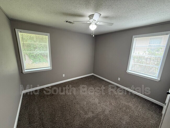 Building Photo - 2142 Lowell Ave