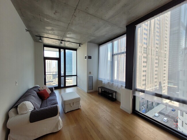 Building Photo - 235 W Van Buren St