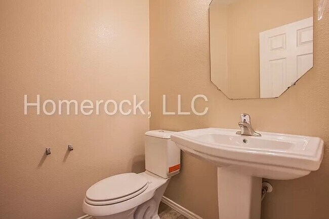 Foto del edificio - 5810 Stanford Dr