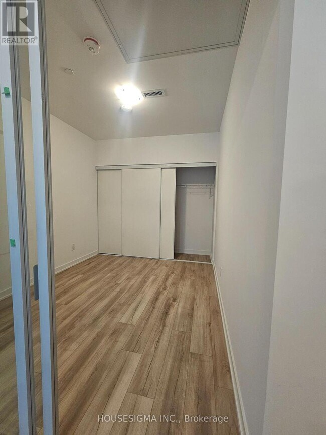 Photo du bâtiment - 7439 Kingston Rd