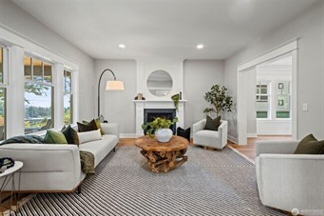 Building Photo - Grand 4 bedroom Wallingford Home with Nann...