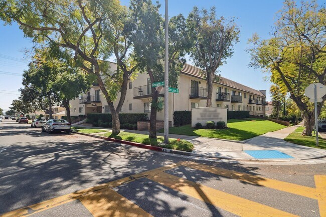 Foto del edificio - 421 N Kenneth Rd