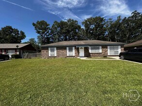 Building Photo - 25 Robin Hood Dr