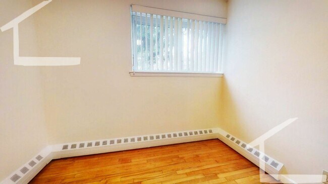 Building Photo - Huge 2 Bed Available for 9/1/26