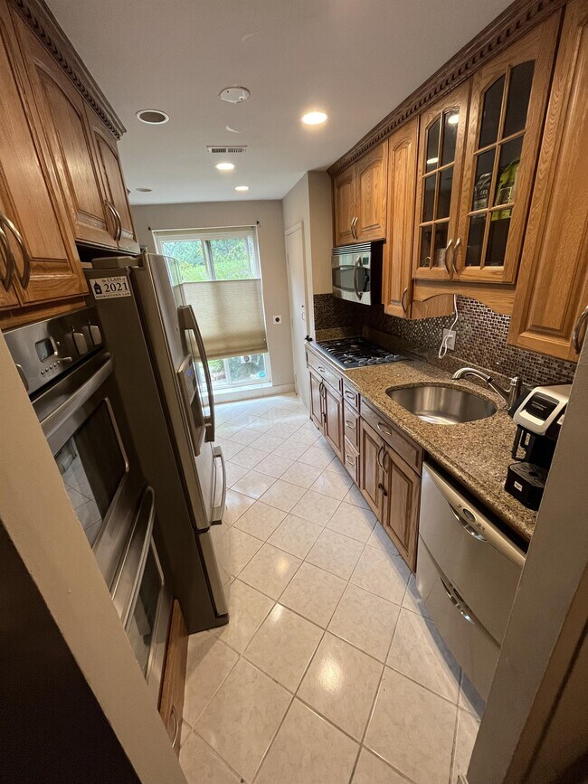 Foto del edificio - 5614 Bloomfield Dr