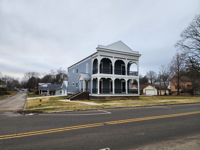 Building Photo - 316 S Main St