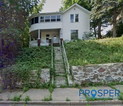 Building Photo - 221 Stanley St