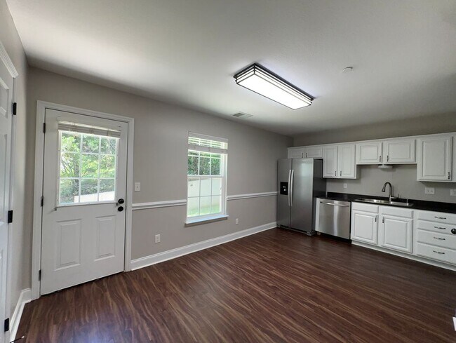 Foto del edificio - 1126 Maple Tree Ln