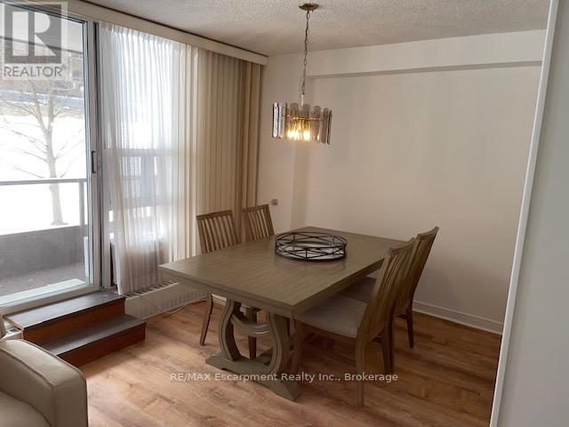 Photo du bâtiment - 1964 Main St W