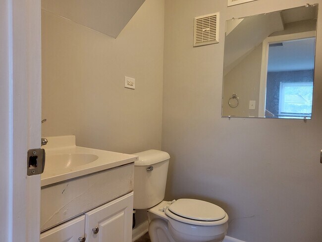 Building Photo - 906 Blackhawk Dr
