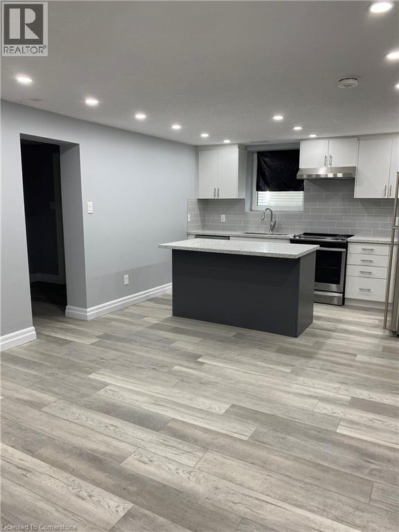 Building Photo - 458 Village Crescent