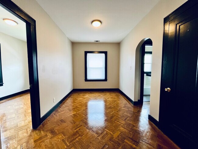 Building Photo - 301 W Whitney Ave