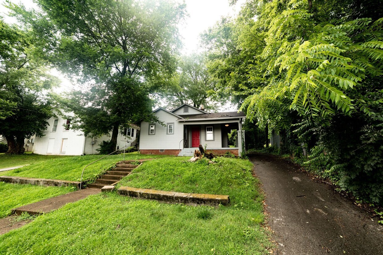 Foto principal - 2413 Emmett Ave