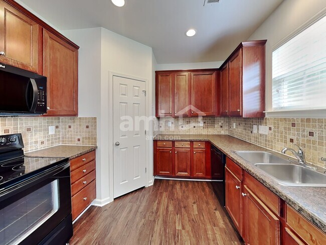 Foto del edificio - 10922 Adelaide Ct