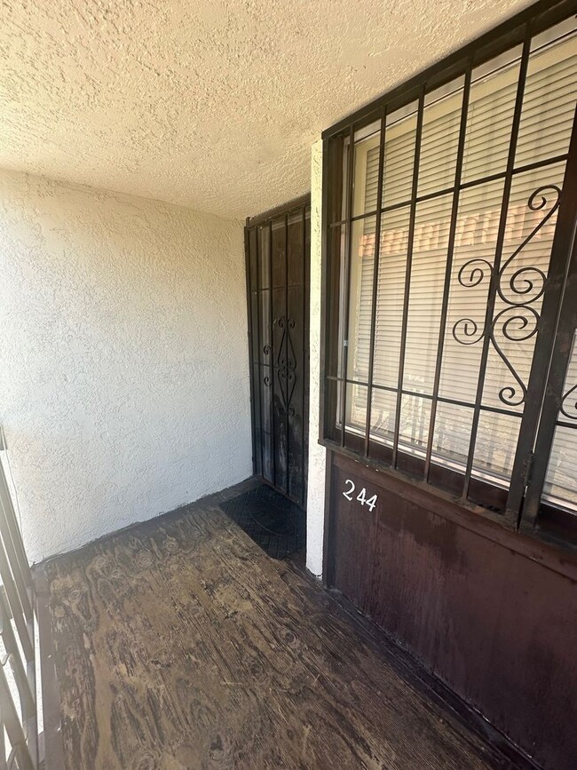 Building Photo - COMING SOON!! Beautiful 2 Bedroom 1 Bath u...