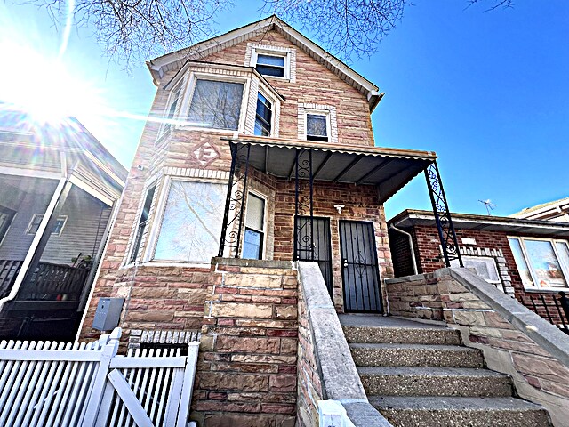 Foto principal - 8208 S South Shore Dr