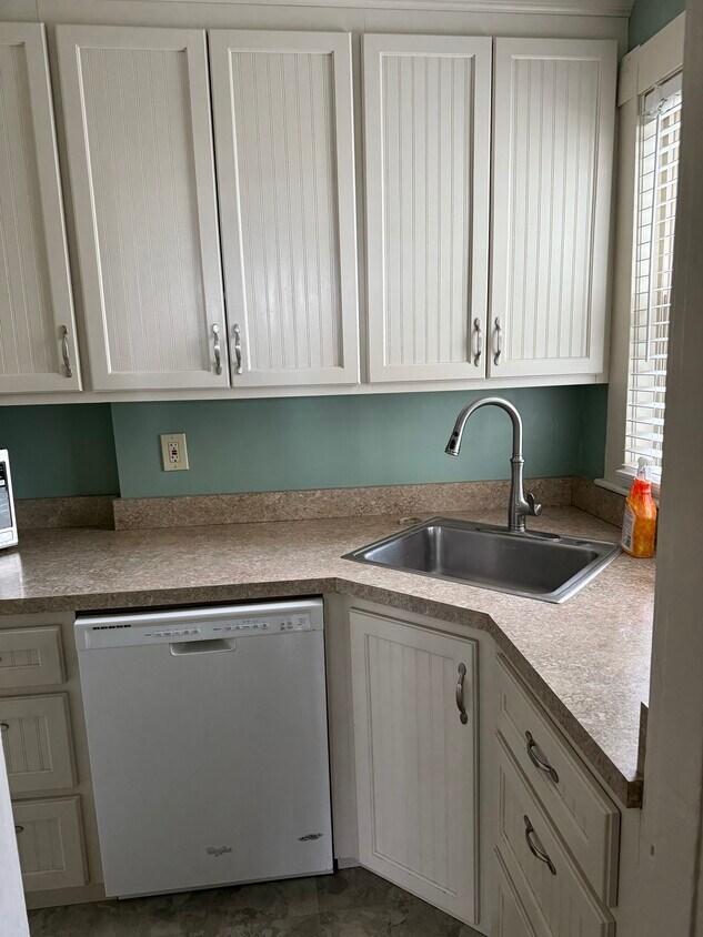 Primary Photo - 384 North Rd