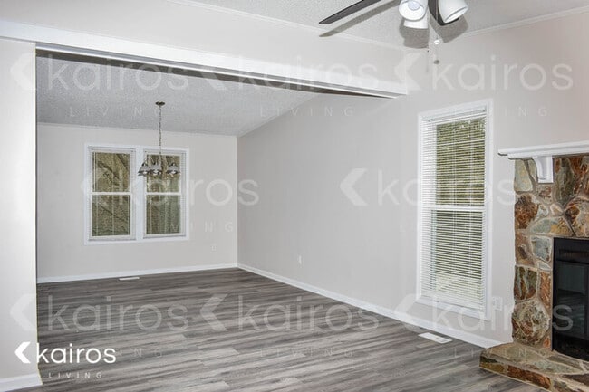 Foto del edificio - 1935 Oak Hollow Rd