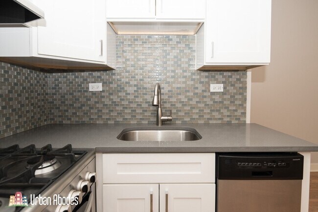 Foto del edificio - 535 W Belmont Ave