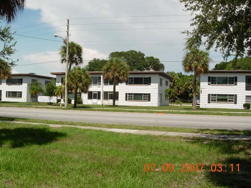 Building Photo - Lakeside Manor