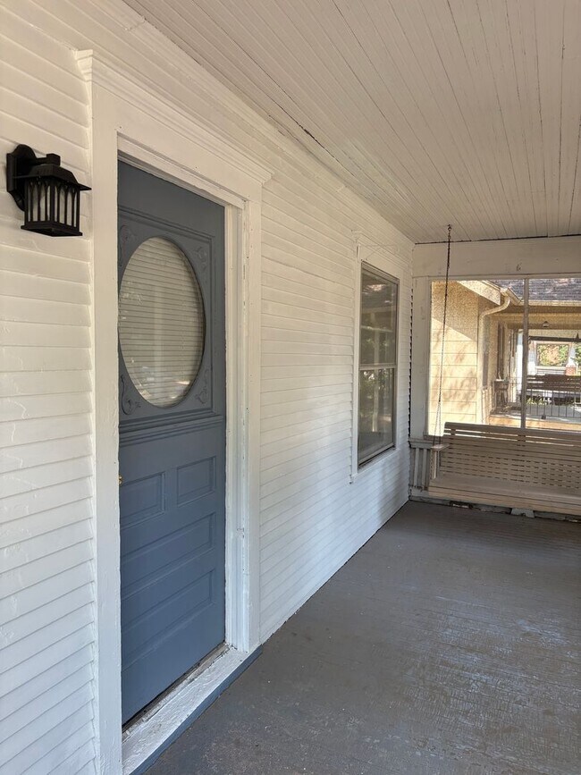 Building Photo - 3204 Holdrege St