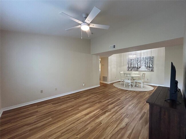 Foto del edificio - 2360 SW Archer Rd