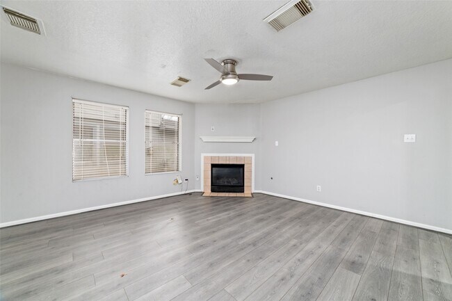 Building Photo - 10810 Meadow Walk Ln