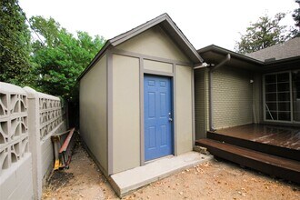 Building Photo - 6729 Sylvan Rd