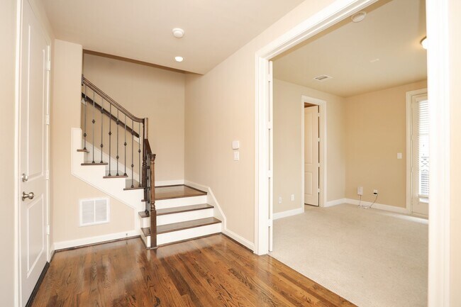 Foto del edificio - 1250 W 23rd St