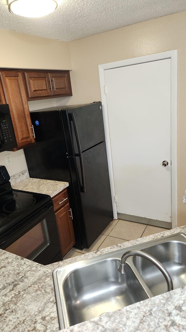 Building Photo - 8636 Mallard Reserve Dr